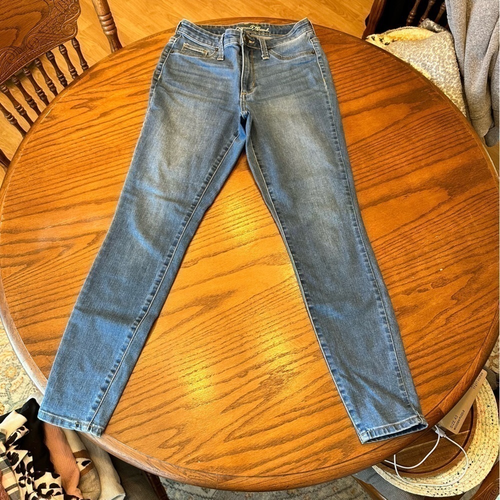 Universal Thread Size 4/27R high rise jegging jean